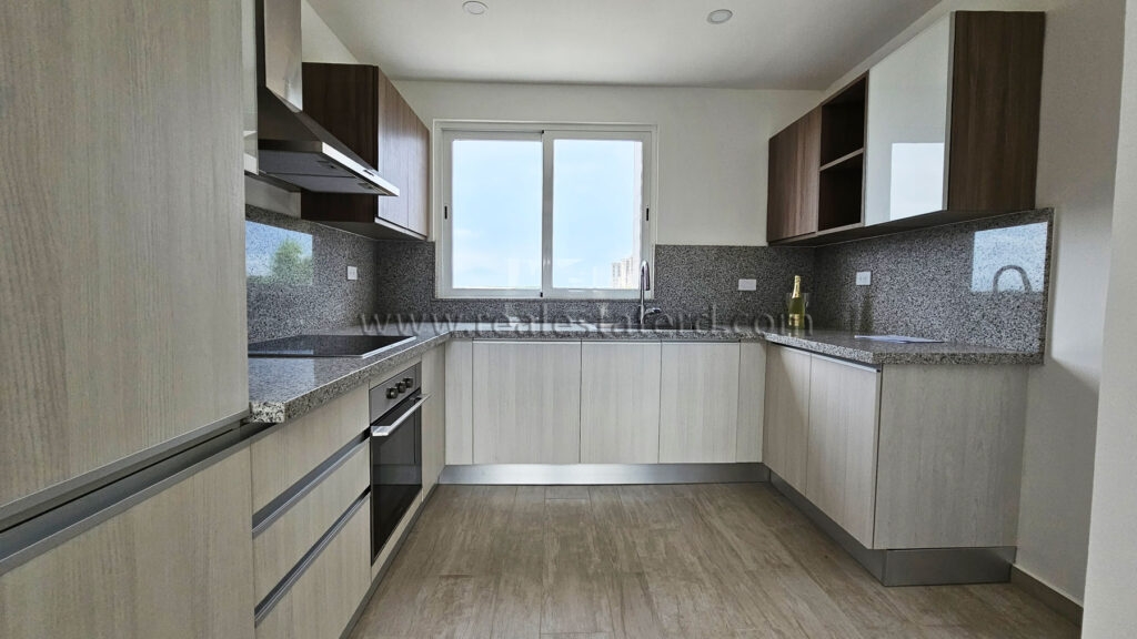 Продажа Апартамента в Корал Бей 7