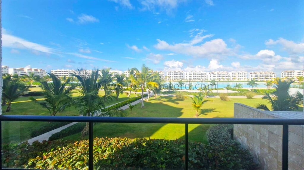 Апартамент с 3 спальнями в The Beach at City Place Баваро 1
