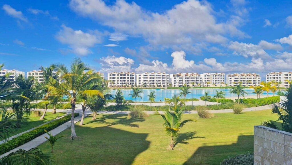 Апартамент с 3 спальнями в The Beach at City Place Баваро 2